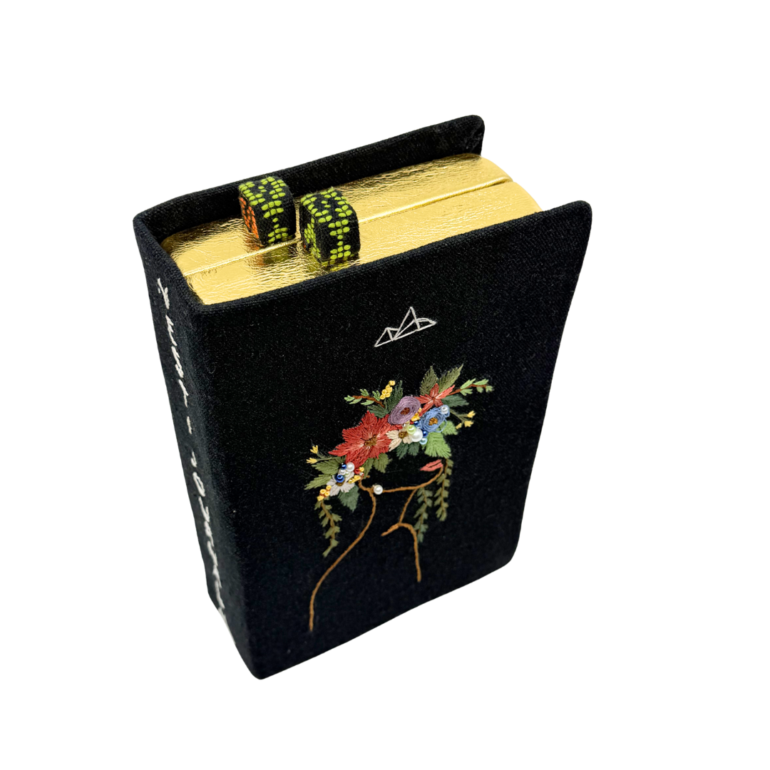 Vesti Journal 001 Embrace Black