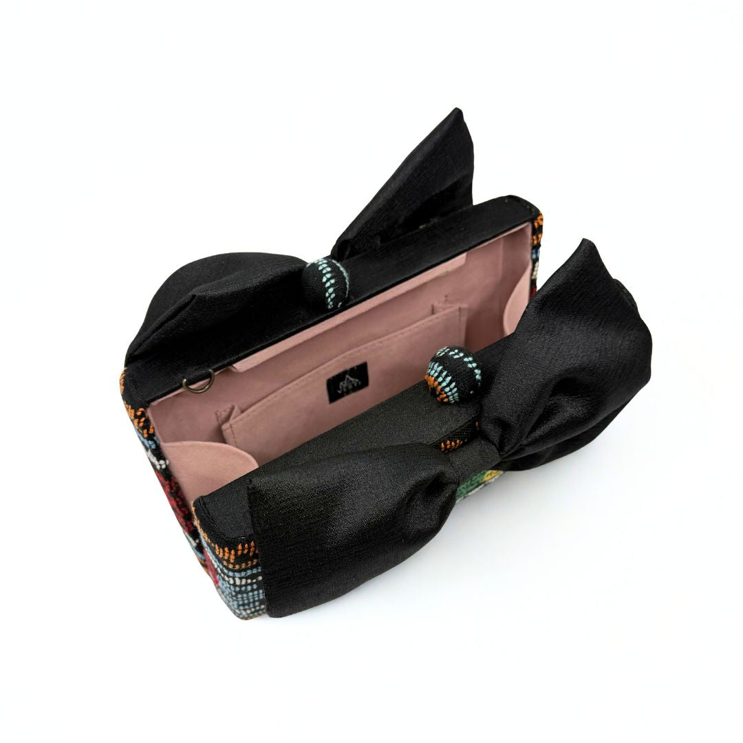 004 Black Clutch