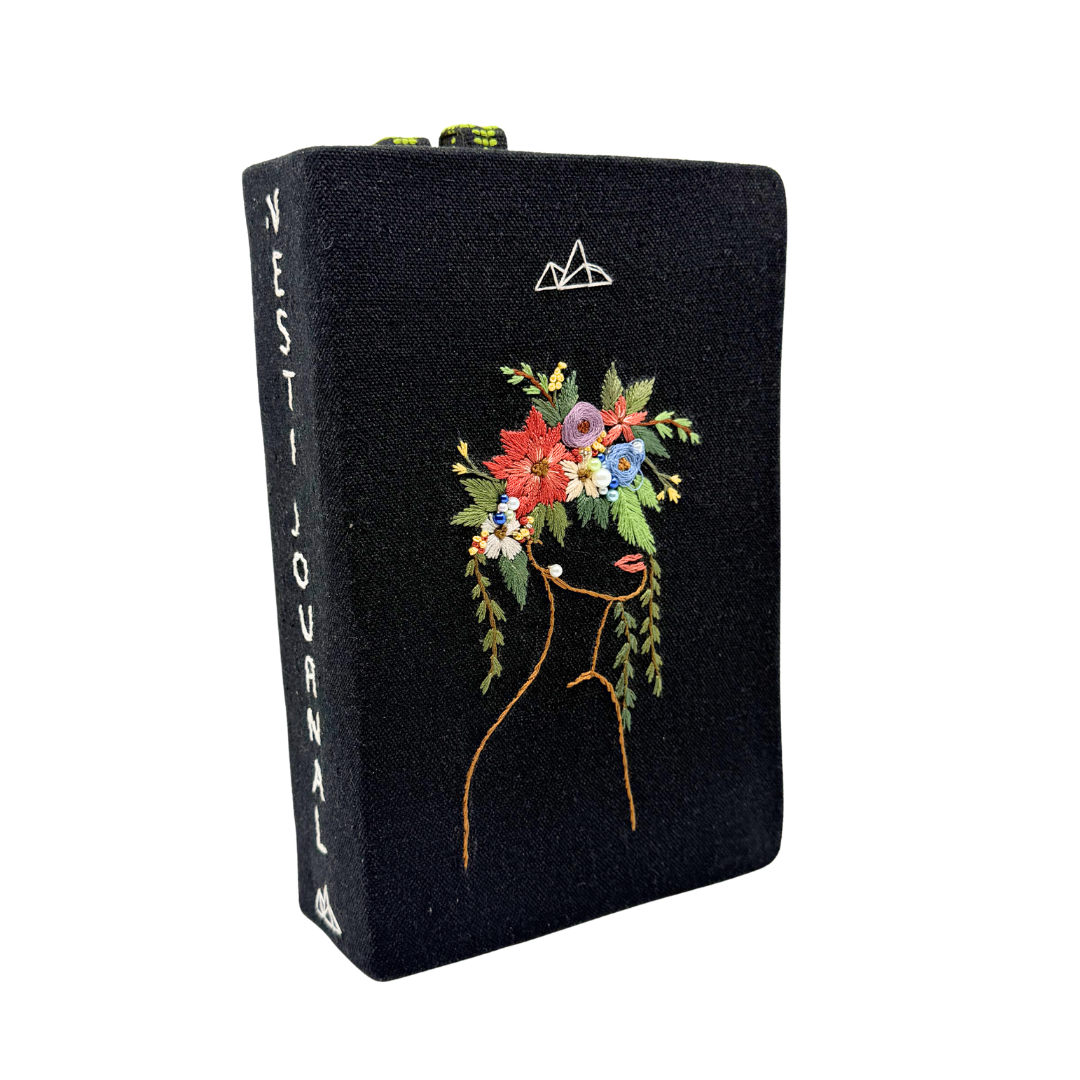 Vesti Journal 001 Embrace Black